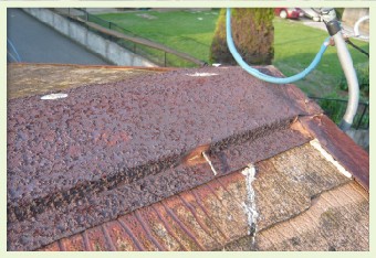 撥水効果が低下することでサビが板金全体に広がります