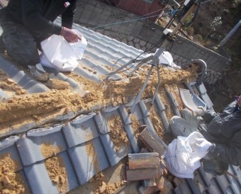 玉野市 葺き替え工事の瓦撤去