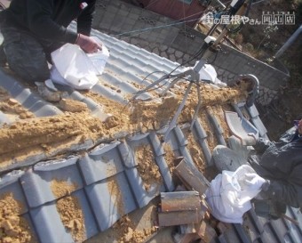 玉野市 葺き替え工事の瓦撤去