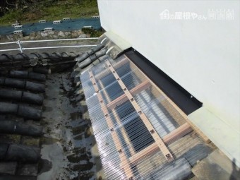 岡山市東区 雨漏りを止めるためポリカ工事