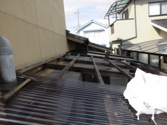 岡山市南区 雨漏り修理 ポリカ張り替え