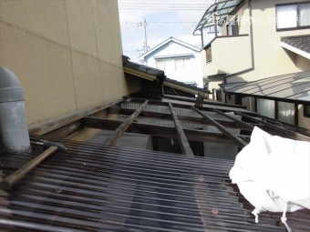 岡山市南区 雨漏り修理 ポリカ張り替え