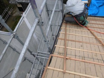 備前市 瓦屋根葺き替え工事 ケラバの板金取付け