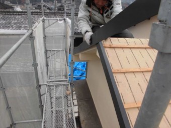備前市 瓦屋根葺き替え工事 ケラバの板金取付け