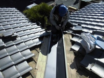 岡山市北区 雨漏り修理 谷板金取り替え工事