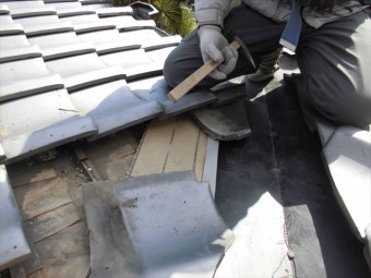 岡山市北区 雨漏り修理 谷板金取り替え工事
