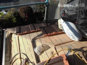 岡山市南区 屋根工事隅棟施工中