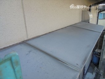 岡山市中区 雨漏り修理 小庇板金不具合?