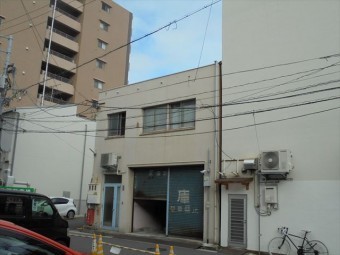 岡山市北区 陸屋根 屋上のゴミ処理
