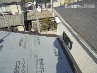 岡山市北区 スーパーガルテクトの1階の裏面の工事です。