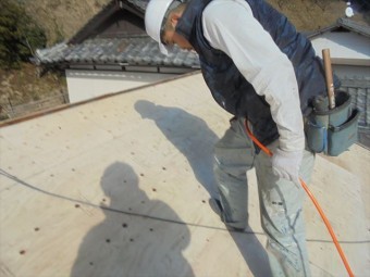 岡山市中区 屋根の下地板の補強工事