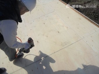 岡山市中区 屋根の下地板の補強工事