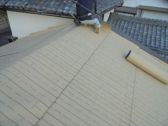 岡山市中区 コンパネの上には東和合成の東和ルーフを使います