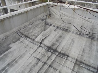 岡山市北区 屋上のシート防水です シートがしわになっています。