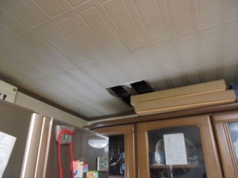 岡山市中区で屋根雨漏り修理 天井雨漏り跡