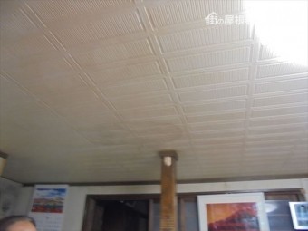 岡山市中区で屋根雨漏り修理 天井雨漏り跡