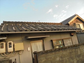 岡山市中区で屋根雨漏り修理 平屋の切妻の建物です