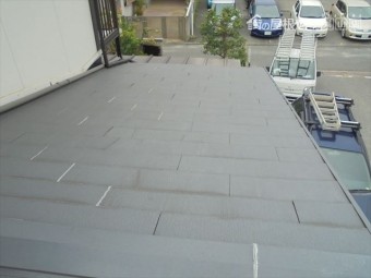 玉野市 屋根工事 カバー工法 ガルバリウム鋼板の縦葺き