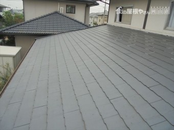 玉野市 屋根工事 カバー工法 ガルバリウム鋼板の縦葺き