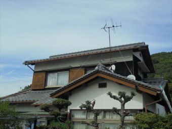玉野市 雨漏り修理 切妻2階建て