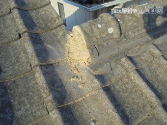 倉敷市で屋根修理 落ちそうな漆喰を取り除きます