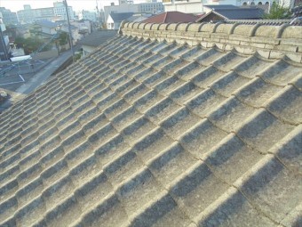 倉敷市で屋根修理 セメント瓦の劣化が進んでます。