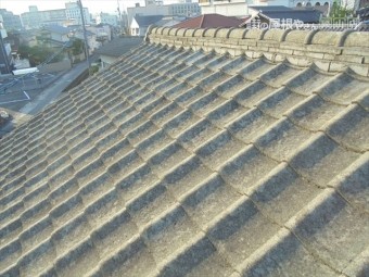 倉敷市で屋根修理 セメント瓦の劣化が進んでます。