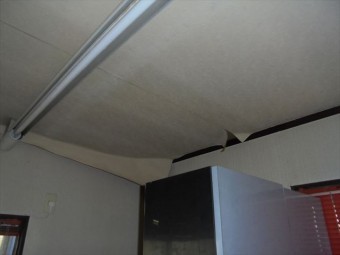 倉敷市 雨漏りでクロスの剥がれ