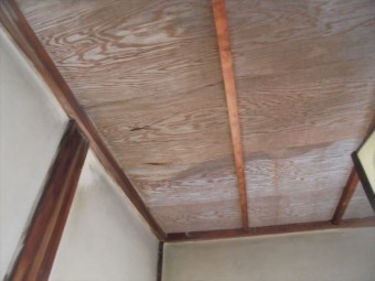 岡山市北区 屋根工事 雨漏り修理 天井にシミ