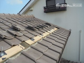 岡山市北区 瓦葺き替え 太陽光システム取り外し