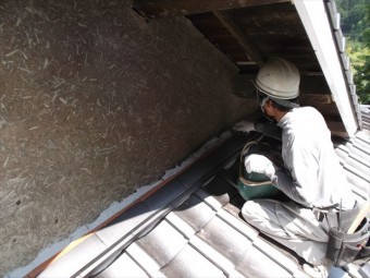 岡山県久米南町 屋根工事 屋根リフォーム 際熨斗施工 入母屋側