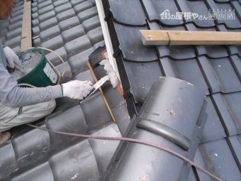 岡山県久米南町 屋根工事 屋根リフォーム 際熨斗施工 入母屋側