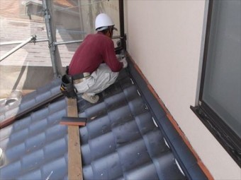 岡山市北区 瓦屋根葺き替え工事 際熨斗施工