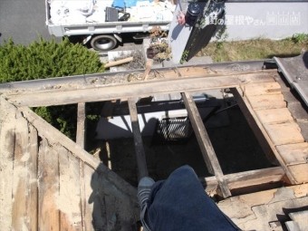赤磐市 雨漏り修理 棟瓦積み直し 腐った野地板撤去