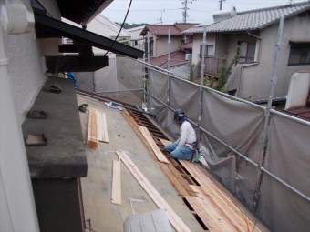 岡山市南区 屋根工事 雨漏り修理 化粧杉板貼り付け