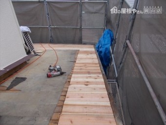 岡山市南区 屋根工事 雨漏り修理 化粧杉板貼り付け完了