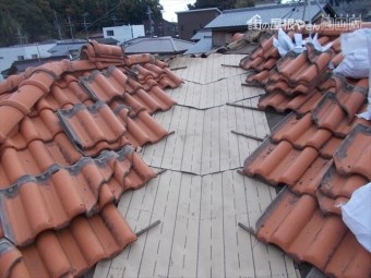 早島町で雨漏り修理 谷板金入れ換え