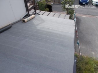 玉野市 屋根工事 カバー工法 粘着性屋根下葺き材エコタック