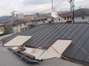岡山市中区 一棟2階葺き終わりました。