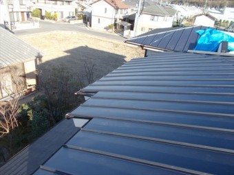 岡山市中区 ガルバリウム鋼板の縦葺きの仕舞