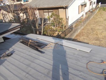岡山市中区 カバー工法カラーベストコロニアルに直貼り