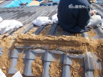 玉野市 葺き替え工事の瓦撤去