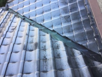 倉敷市 雨漏り修理 谷板金に穴