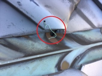 倉敷市 雨漏り修理 谷板金に穴