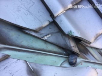 倉敷市 雨漏り修理 谷板金に穴