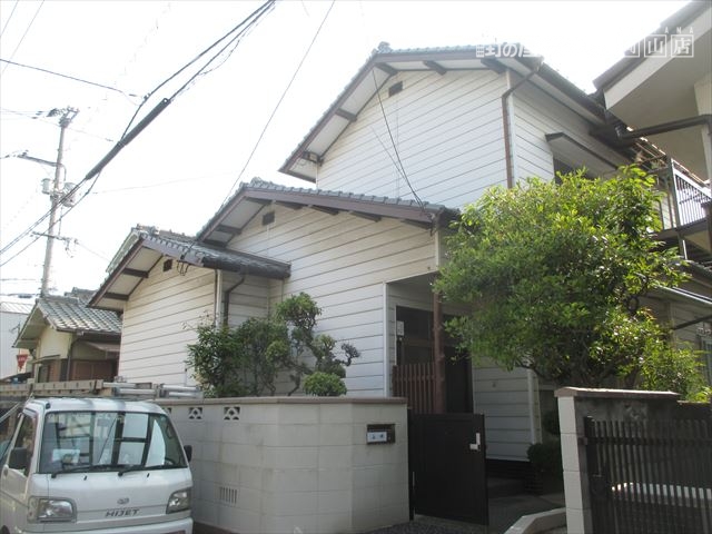 岡山市北区 外壁塗装 サイディングの2階建ての建物