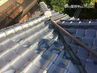 倉敷市 雨漏り修理 谷板金に穴