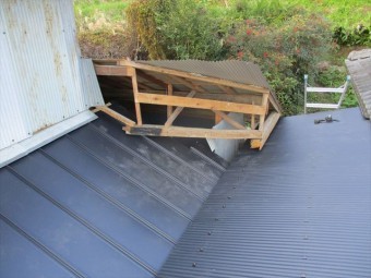 美咲町 屋根リフォーム ガルバリウム鋼板縦葺き