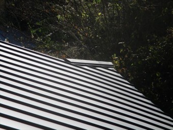 美咲町 屋根リフォーム ガルバリウム鋼板縦葺き
