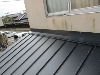 倉敷市 雨漏り修理 屋根リフォーム 縦葺き工事中
